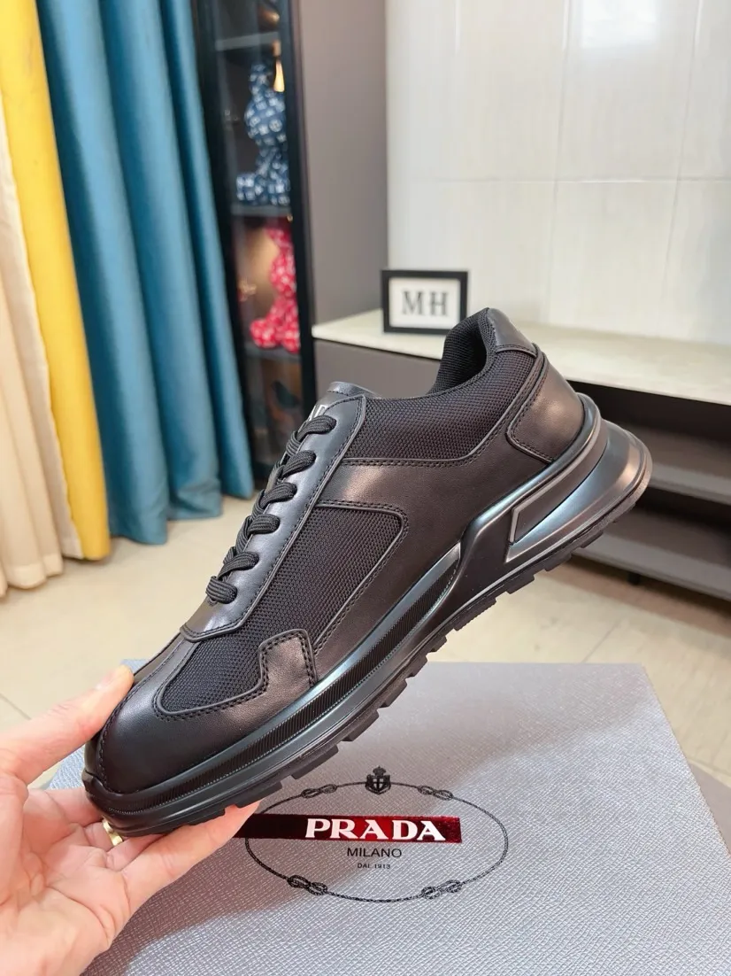 The ex-factory price is 620🌹🌹The high-quality new Prada (Prada) counters are launched simultaneously. The new men's shoes and 😘fabrics are selected from imported mesh and glue-spraying technology. Imported cowhide lining. 👍🏿High-end☄️Open-molded non-slip rubber outsole, exquisite lines, simple and elegant, comfortable and high-end for leisure travel. Code number: 38 to 44